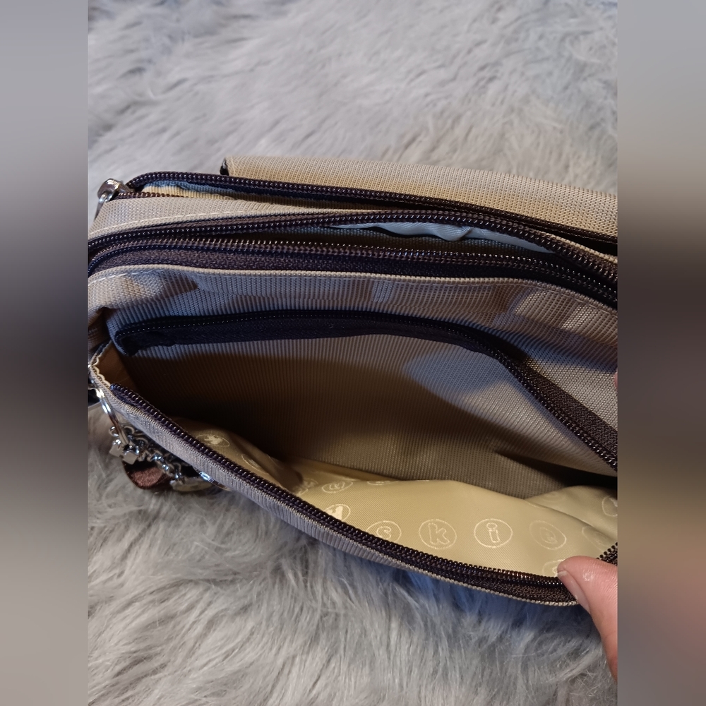 Huskies crossbody bag - Picture 7 of 9